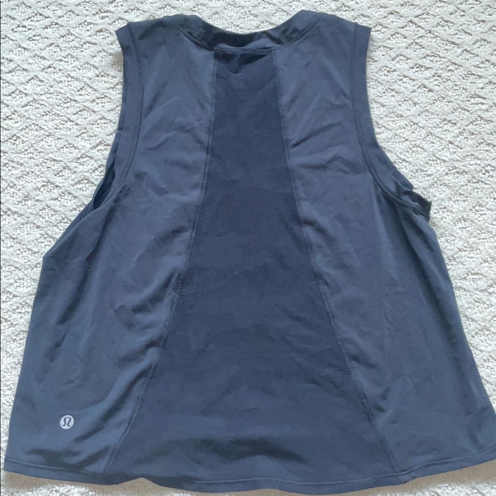 Lululemon muscle tee size 6